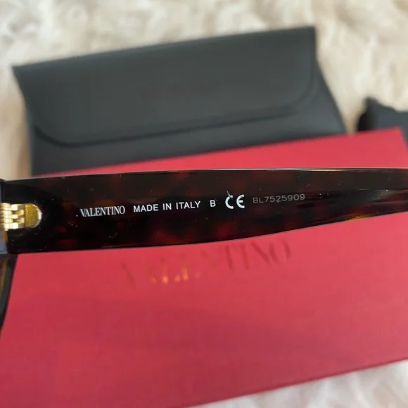 Valentino cat eye sunglasses - Picture 4 of 11